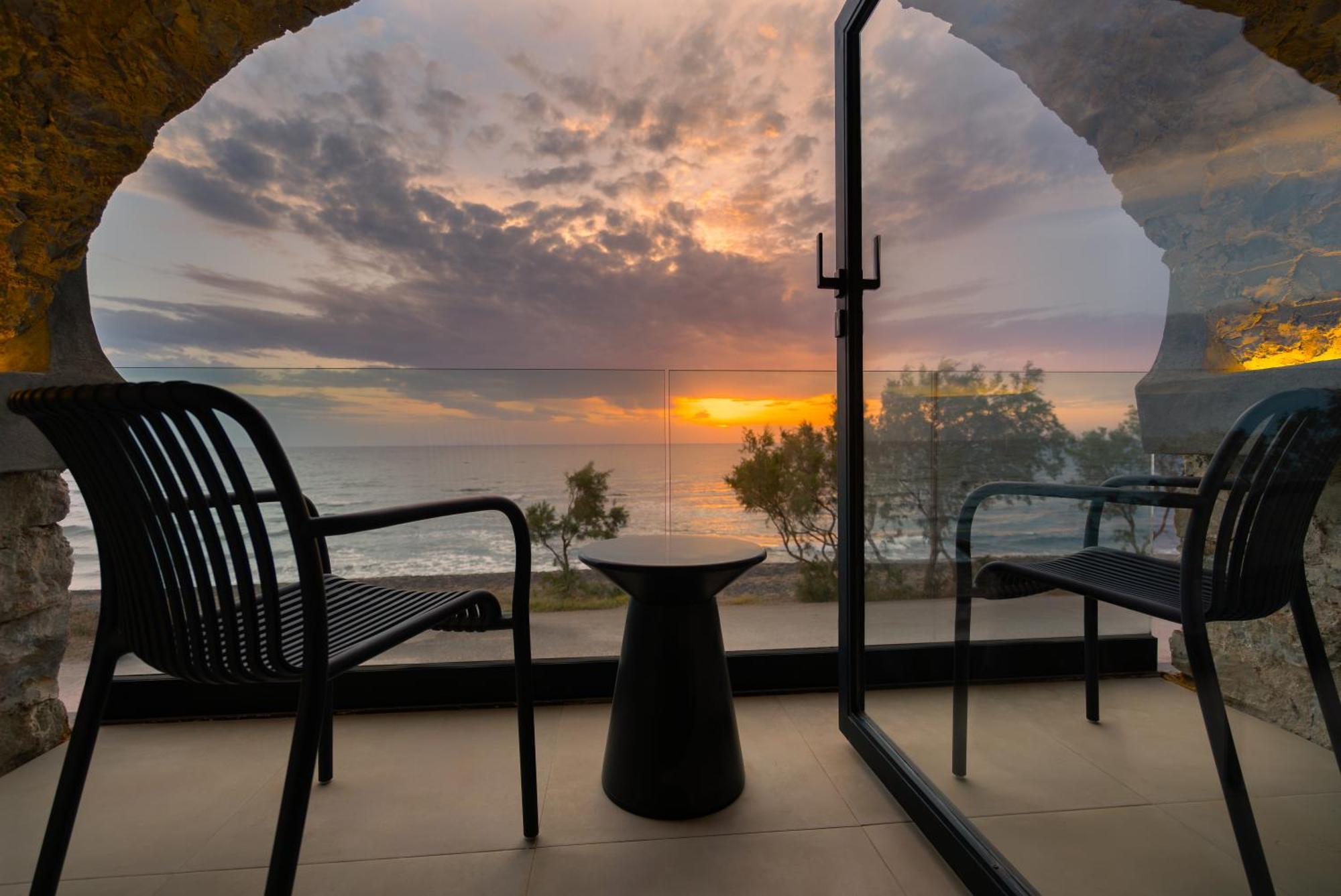 Neoma Luxury Suites Karterados  Exterior foto