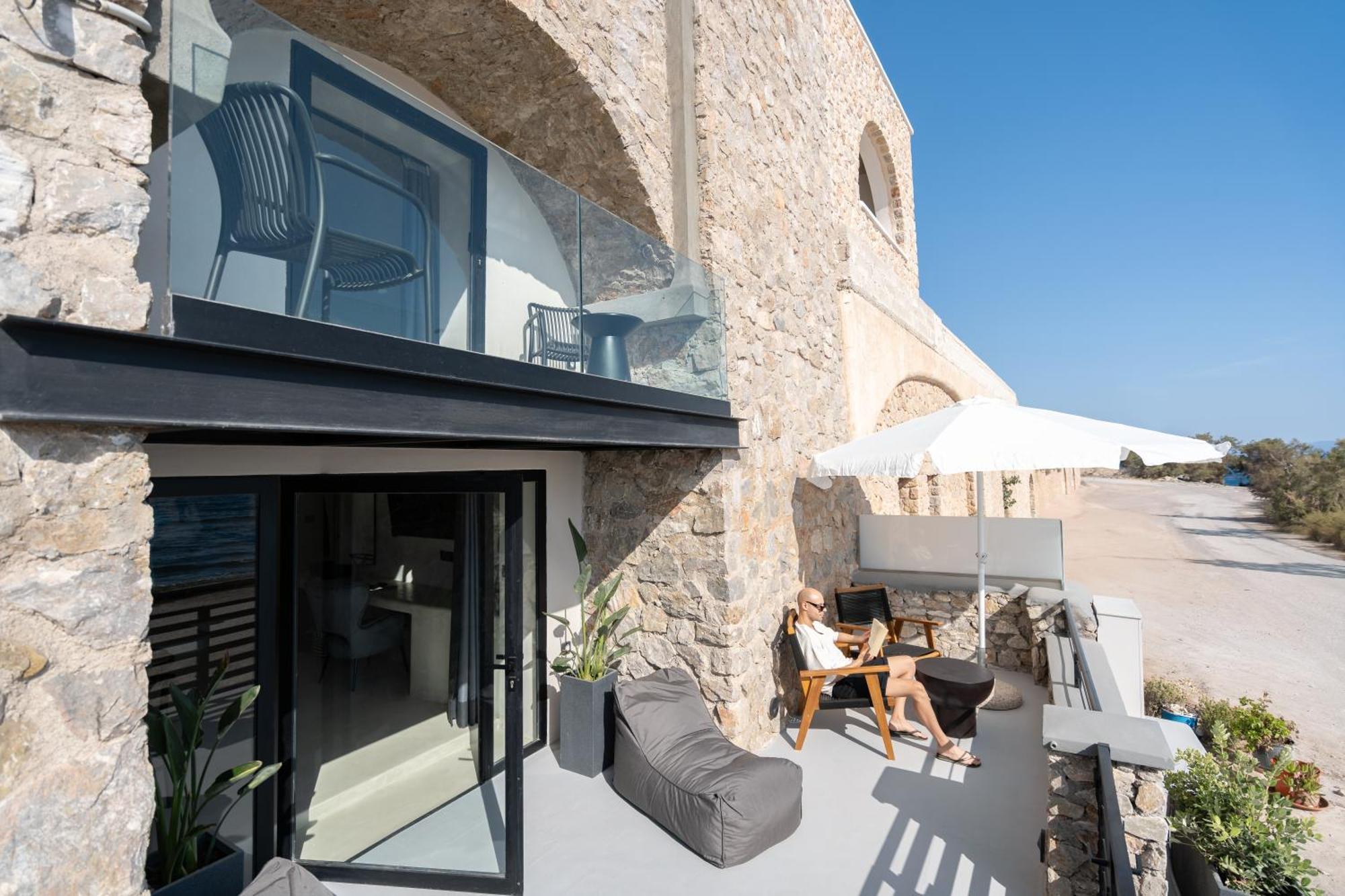 Neoma Luxury Suites Karterados  Exterior foto